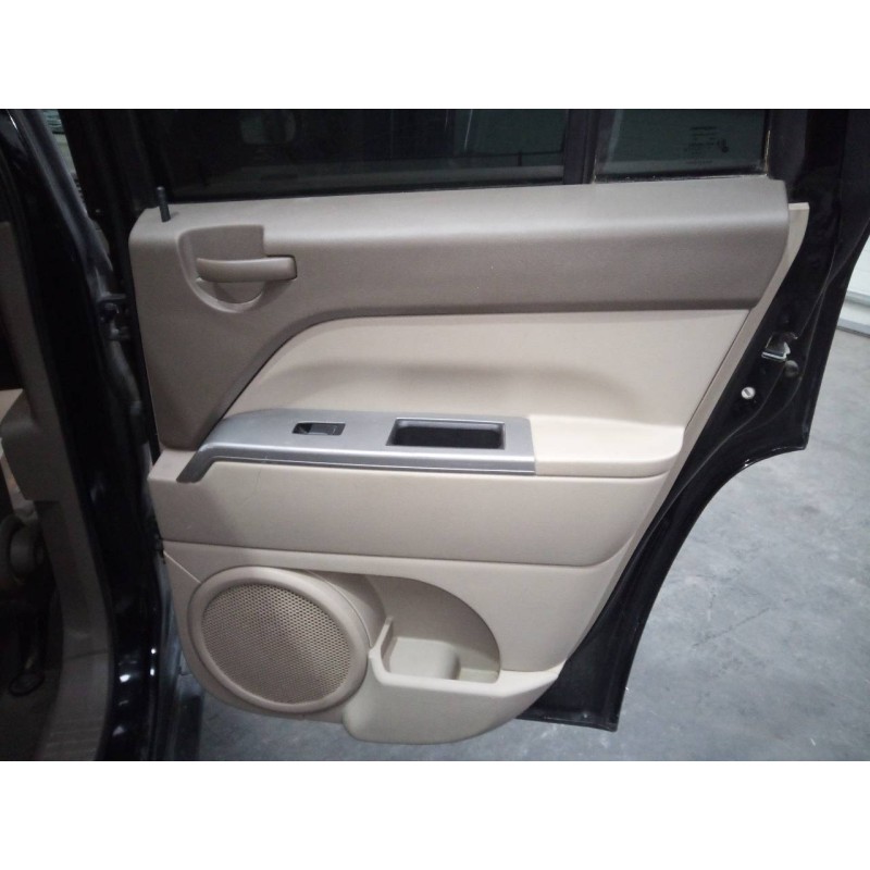 Recambio de guarnecido puerta trasera derecha para jeep compass limited referencia OEM IAM   