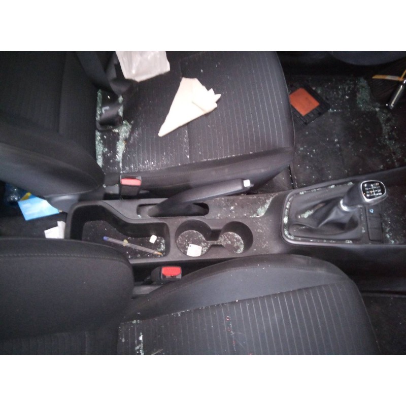 Recambio de consola central para hyundai i20 klass referencia OEM IAM   