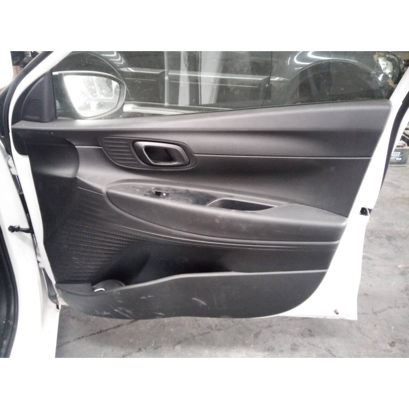 Recambio de guarnecido puerta delantera derecha para hyundai i20 klass referencia OEM IAM   
