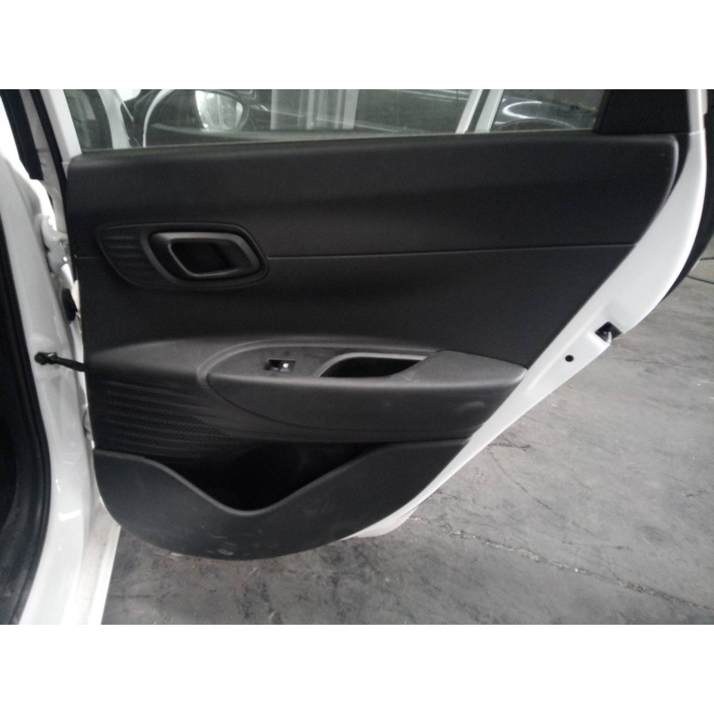 Recambio de guarnecido puerta trasera derecha para hyundai i20 klass referencia OEM IAM   
