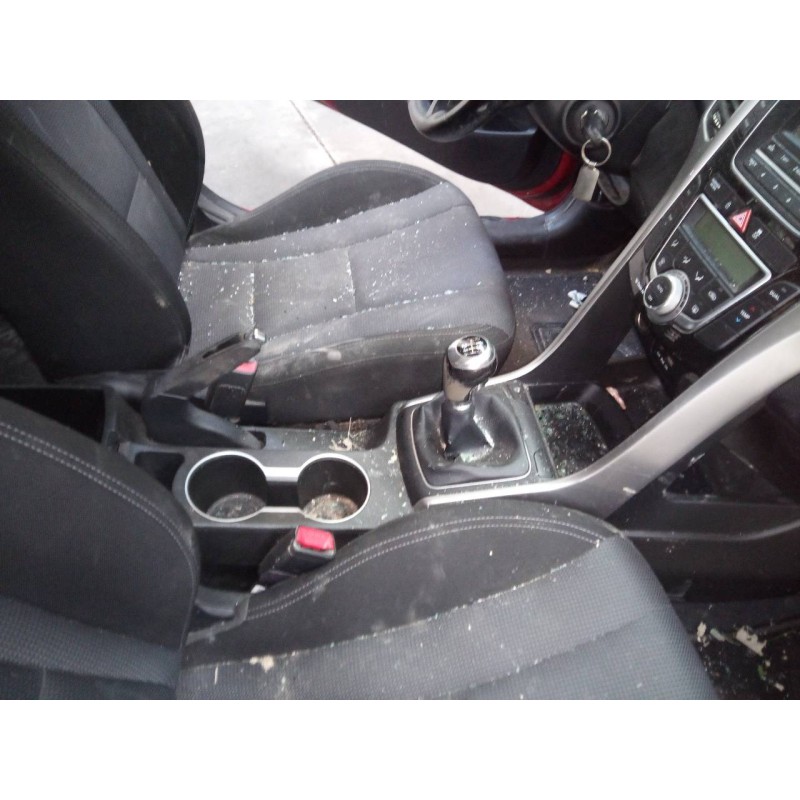 Recambio de consola central para hyundai i30 (gd) trend referencia OEM IAM   