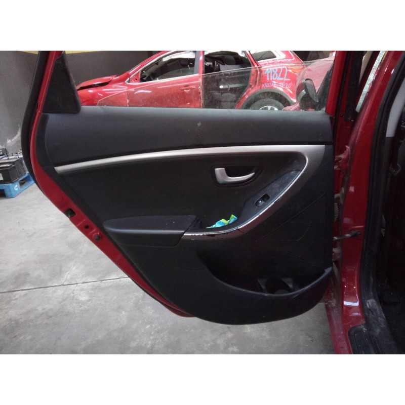 Recambio de guarnecido puerta trasera izquierda para hyundai i30 (gd) trend referencia OEM IAM   