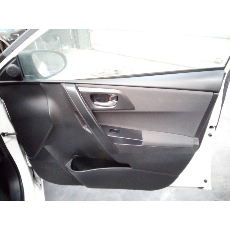 Recambio de guarnecido puerta delantera derecha para toyota auris active referencia OEM IAM   