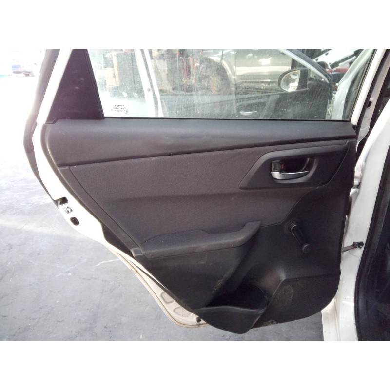 Recambio de guarnecido puerta trasera izquierda para toyota auris active referencia OEM IAM   