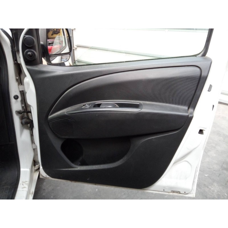 Recambio de guarnecido puerta delantera derecha para opel combo d kasten l2h1 2,4t referencia OEM IAM   