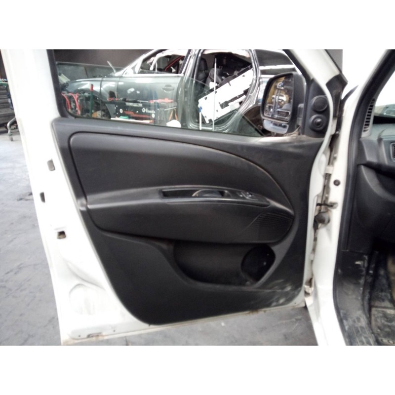 Recambio de guarnecido puerta delantera izquierda para opel combo d kasten l2h1 2,4t referencia OEM IAM   