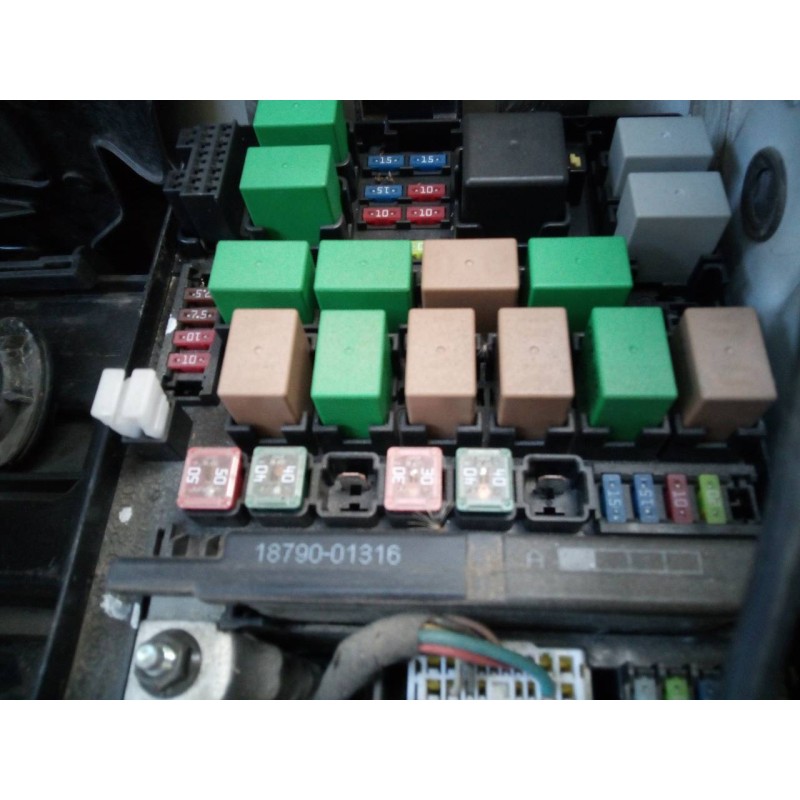 Recambio de caja reles / fusibles para kia sportage drive 4x2 referencia OEM IAM 1879001316  