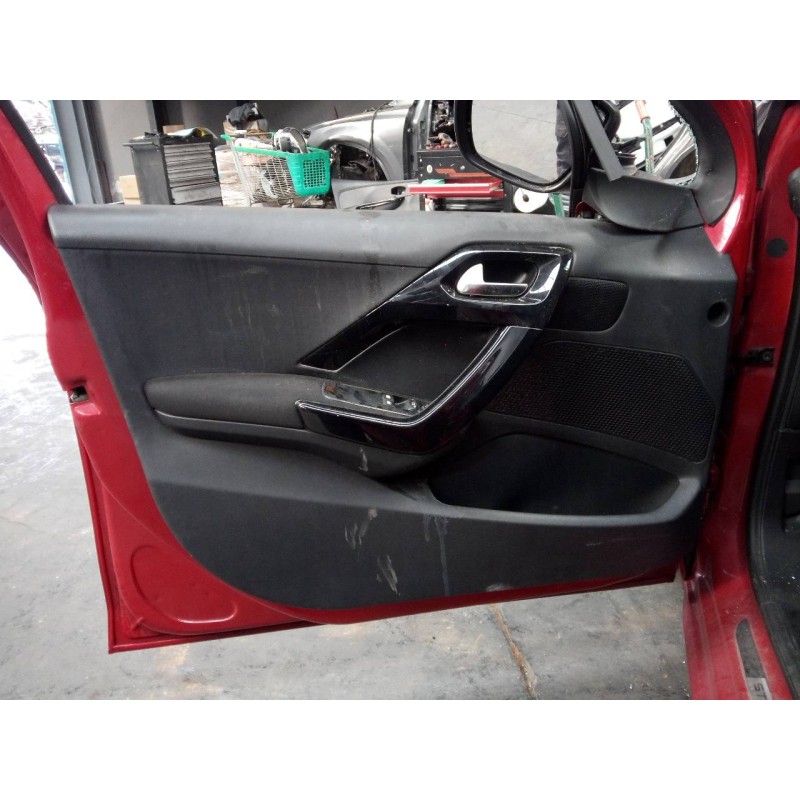 Recambio de guarnecido puerta delantera izquierda para peugeot 208 active referencia OEM IAM   