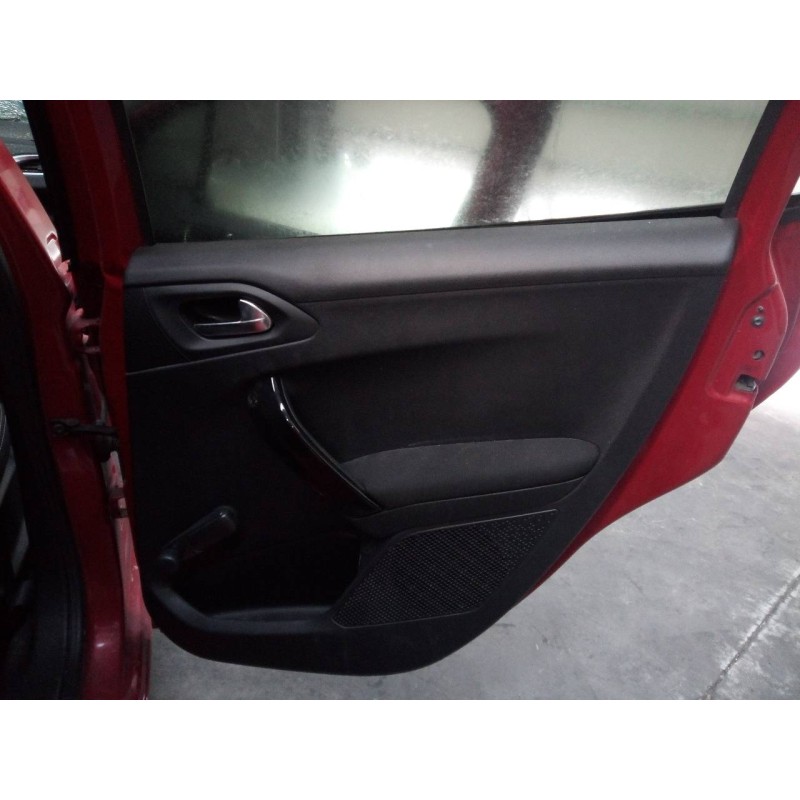 Recambio de guarnecido puerta trasera derecha para peugeot 208 active referencia OEM IAM   