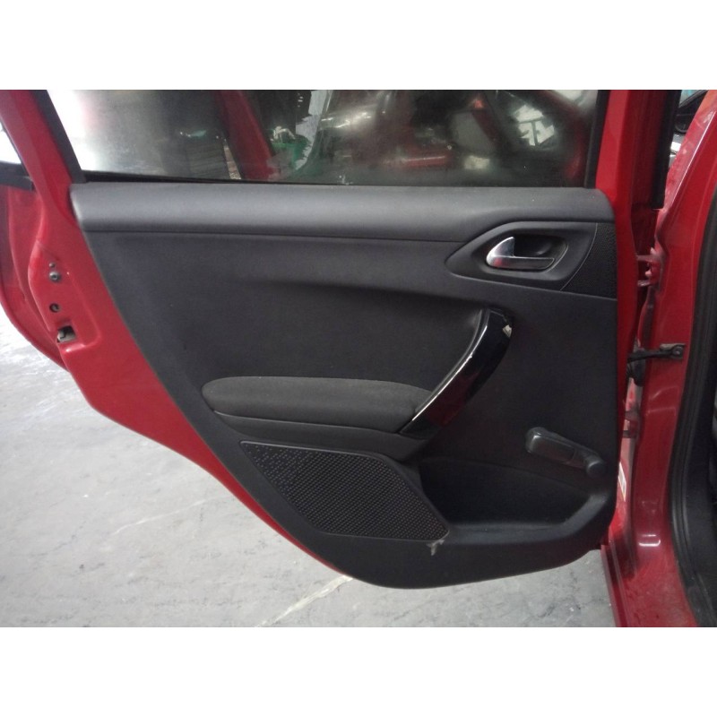 Recambio de guarnecido puerta trasera izquierda para peugeot 208 active referencia OEM IAM   