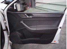 Recambio de guarnecido puerta delantera derecha para skoda spaceback (5h) active referencia OEM IAM   
