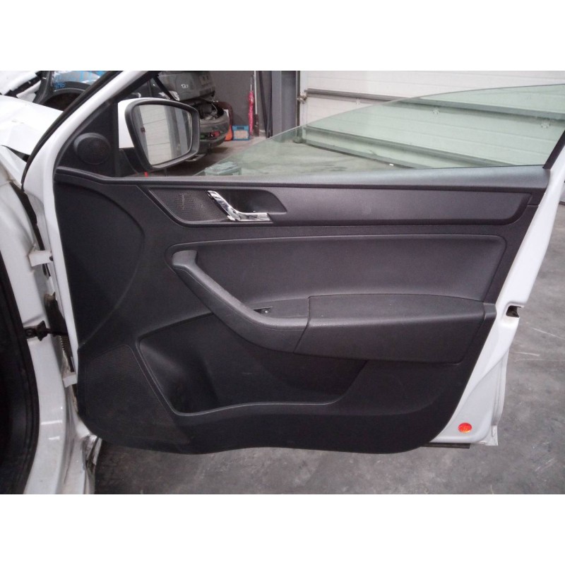 Recambio de guarnecido puerta delantera derecha para skoda spaceback (5h) active referencia OEM IAM   