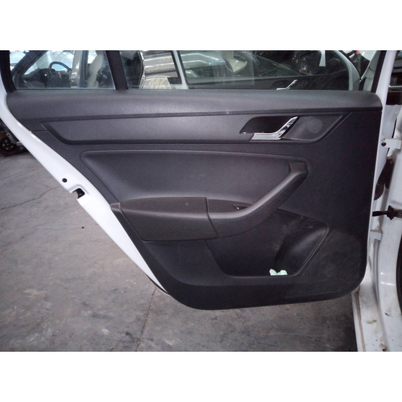 Recambio de guarnecido puerta trasera izquierda para skoda spaceback (5h) active referencia OEM IAM   