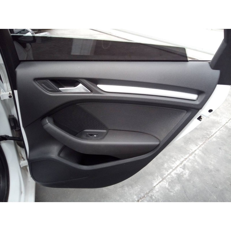 Recambio de guarnecido puerta trasera derecha para audi a3 sportback (8vf) s line edition referencia OEM IAM   