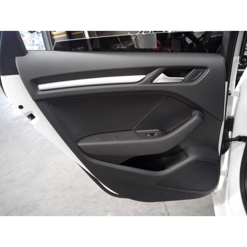 Recambio de guarnecido puerta trasera izquierda para audi a3 sportback (8vf) s line edition referencia OEM IAM   