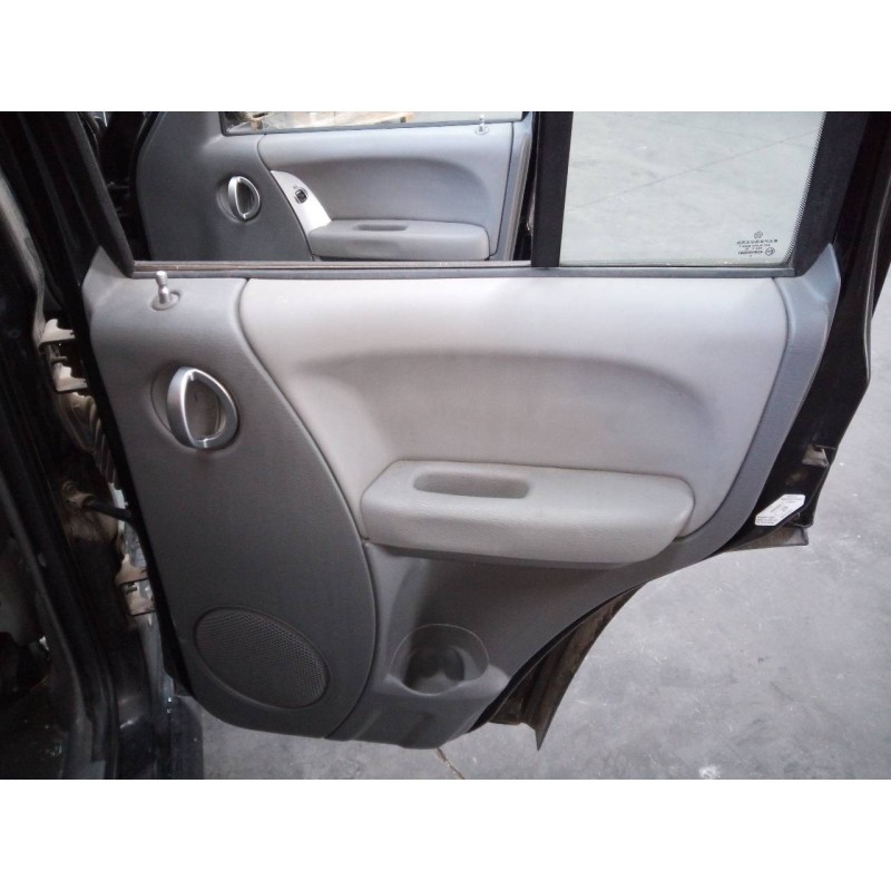 Recambio de guarnecido puerta trasera derecha para chrysler jeep cherokee (kj) 2.8 crd limited referencia OEM IAM   