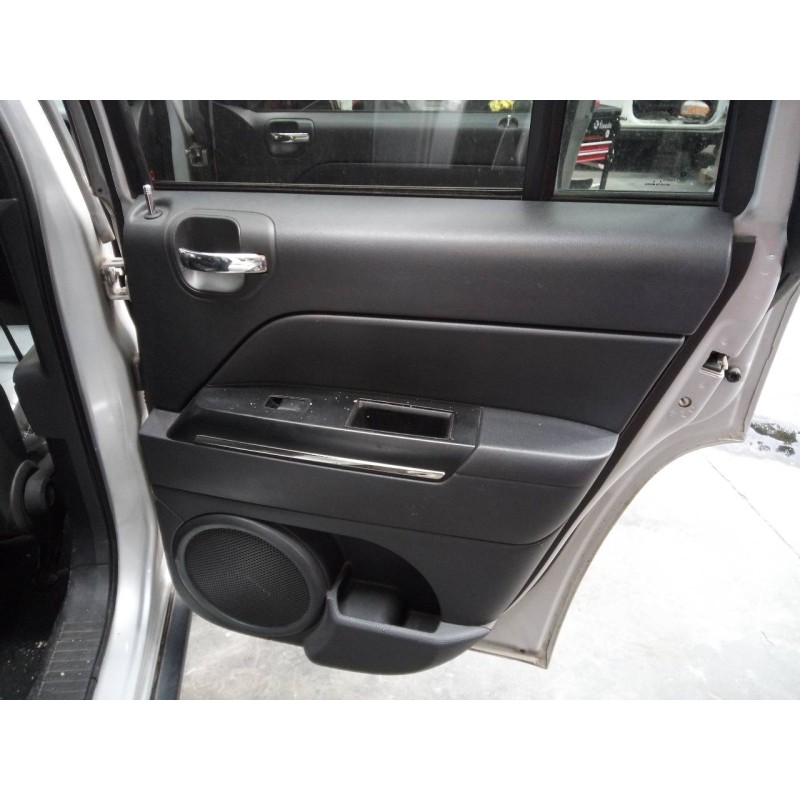 Recambio de guarnecido puerta trasera derecha para chrysler jeep compass limited referencia OEM IAM   