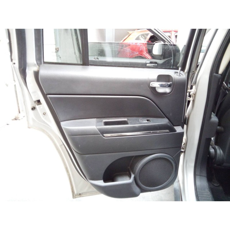 Recambio de guarnecido puerta trasera izquierda para chrysler jeep compass limited referencia OEM IAM   