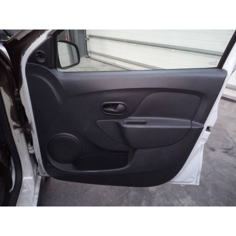 Recambio de guarnecido puerta delantera derecha para dacia sandero stepway referencia OEM IAM   