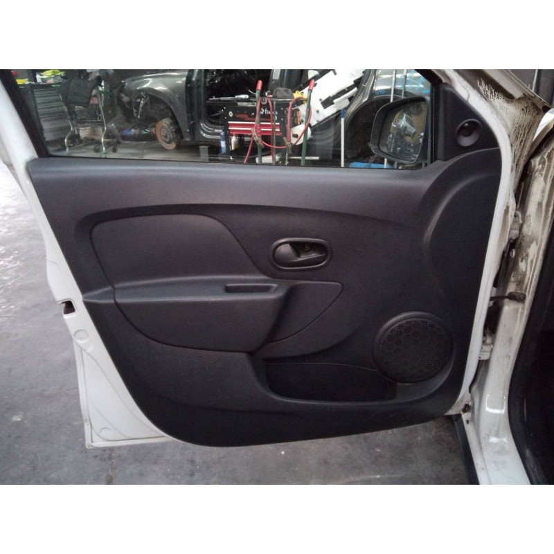 Recambio de guarnecido puerta delantera izquierda para dacia sandero stepway referencia OEM IAM   