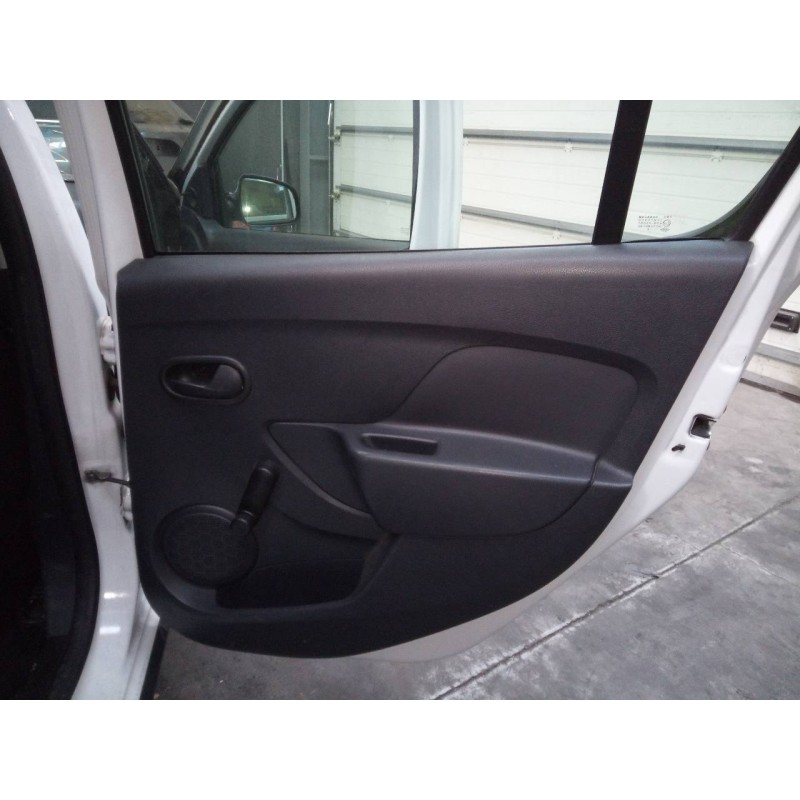 Recambio de guarnecido puerta trasera derecha para dacia sandero stepway referencia OEM IAM   
