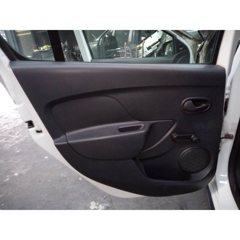 Recambio de guarnecido puerta trasera izquierda para dacia sandero stepway referencia OEM IAM   