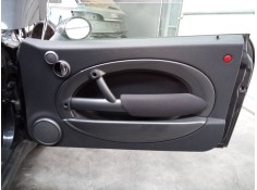 GUARNECIDO PUERTA DELANTERA DERECHA 