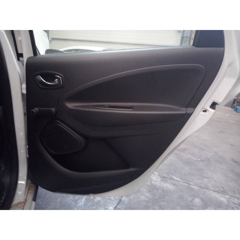 Recambio de guarnecido puerta trasera derecha para renault zoe bose referencia OEM IAM   