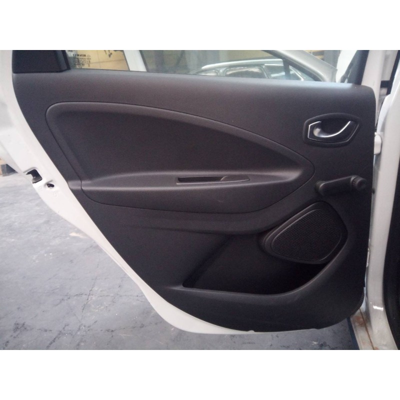 Recambio de guarnecido puerta trasera izquierda para renault zoe bose referencia OEM IAM   