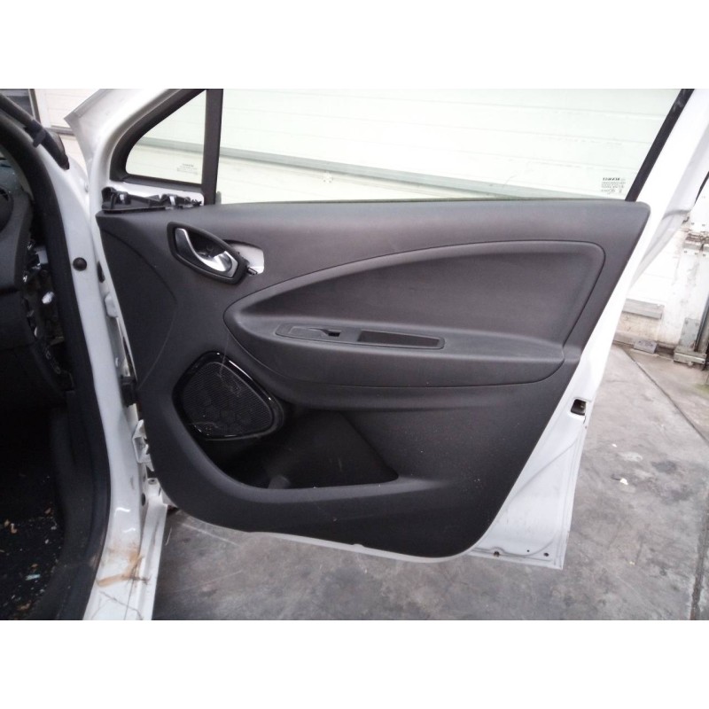 Recambio de guarnecido puerta delantera derecha para renault zoe bose referencia OEM IAM   