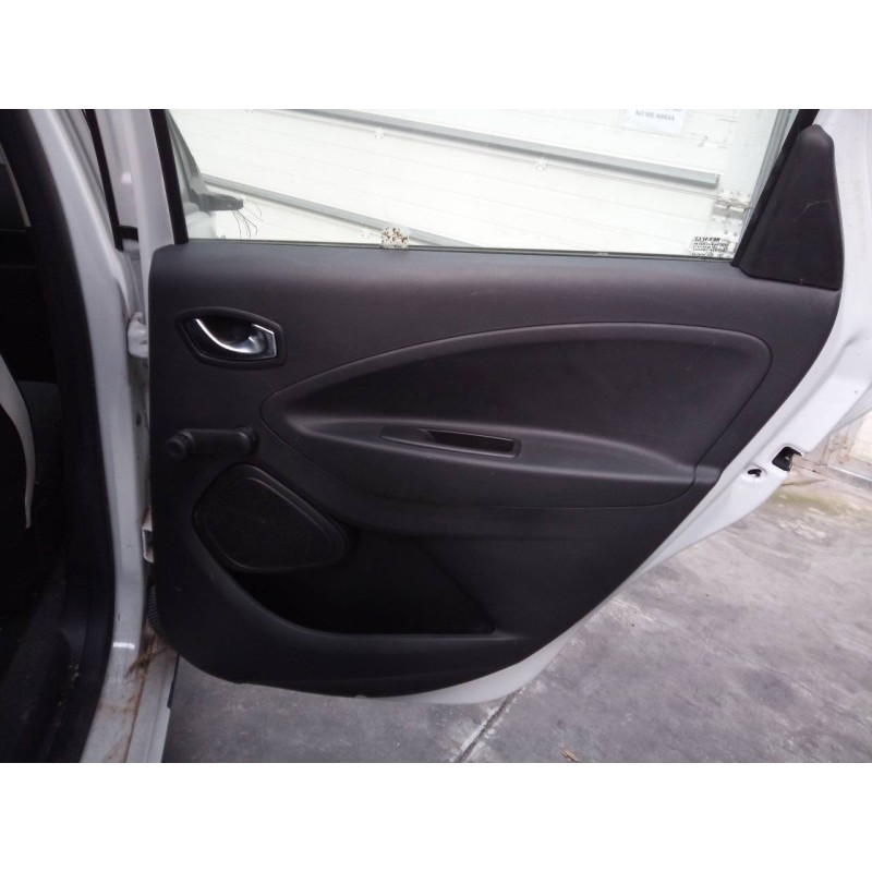 Recambio de guarnecido puerta trasera derecha para renault zoe bose referencia OEM IAM   