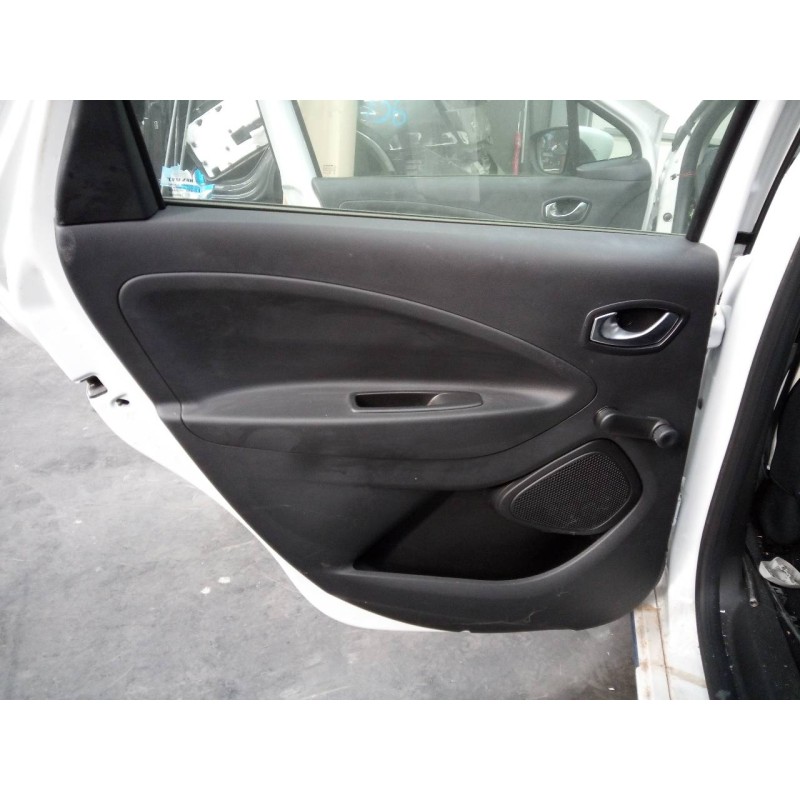 Recambio de guarnecido puerta trasera izquierda para renault zoe bose referencia OEM IAM   