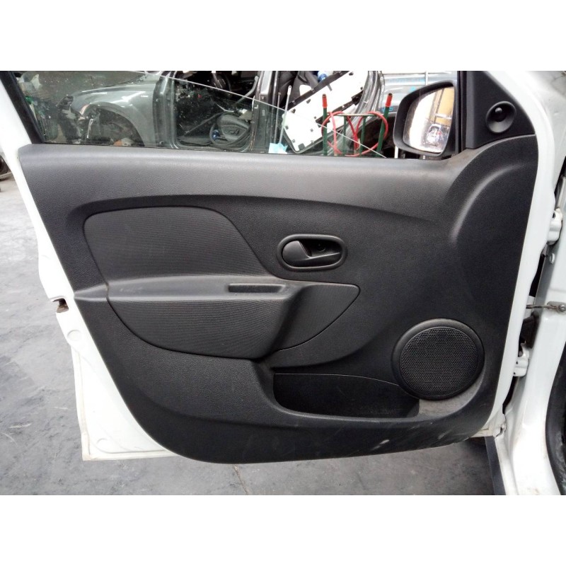 Recambio de guarnecido puerta delantera izquierda para dacia sandero stepway referencia OEM IAM   