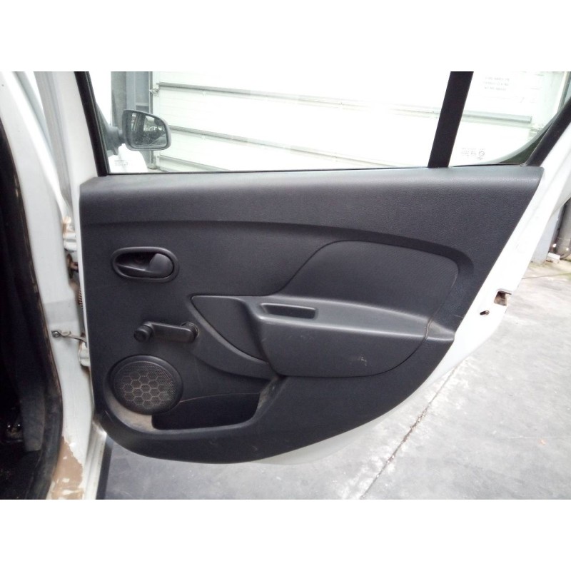Recambio de guarnecido puerta trasera derecha para dacia sandero stepway referencia OEM IAM   