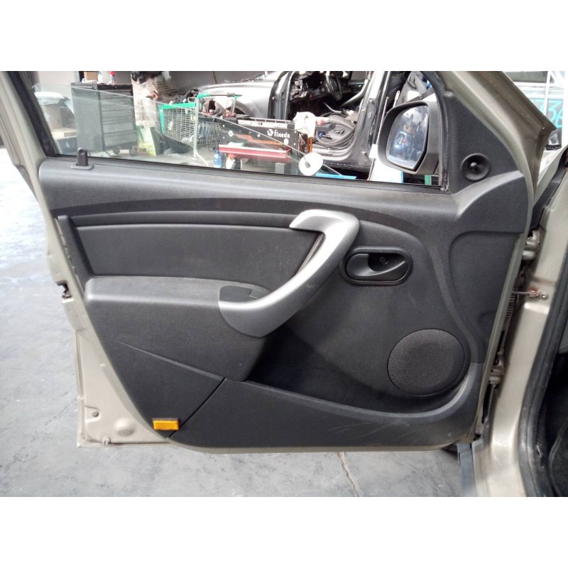 Recambio de guarnecido puerta delantera izquierda para dacia duster ambiance 4x2 referencia OEM IAM   