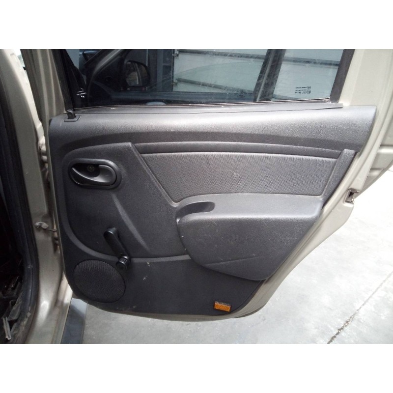 Recambio de guarnecido puerta trasera derecha para dacia duster ambiance 4x2 referencia OEM IAM   