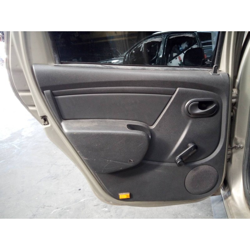 Recambio de guarnecido puerta trasera izquierda para dacia duster ambiance 4x2 referencia OEM IAM   