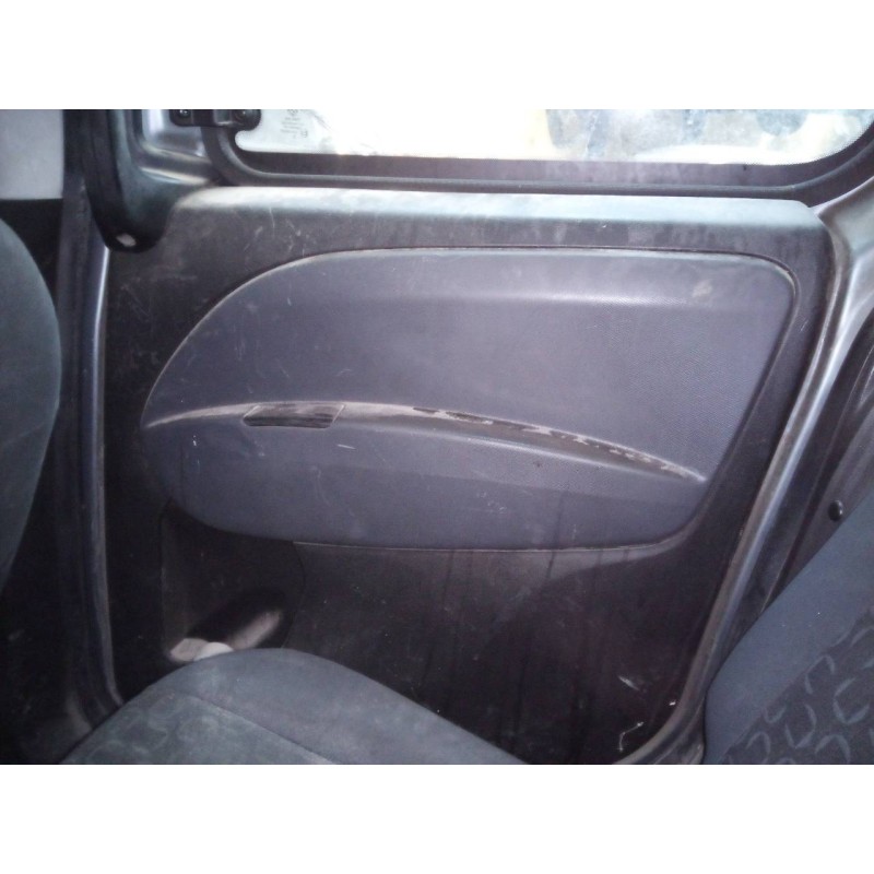 Recambio de guarnecido puerta trasera derecha para fiat doblo emotion referencia OEM IAM   