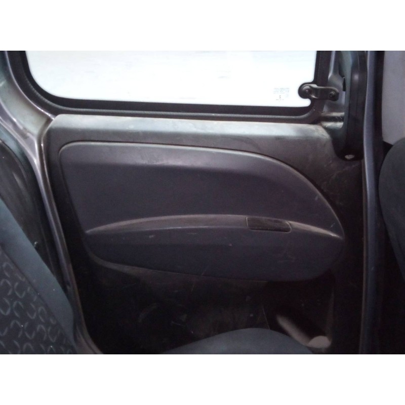 Recambio de guarnecido puerta trasera izquierda para fiat doblo emotion referencia OEM IAM   