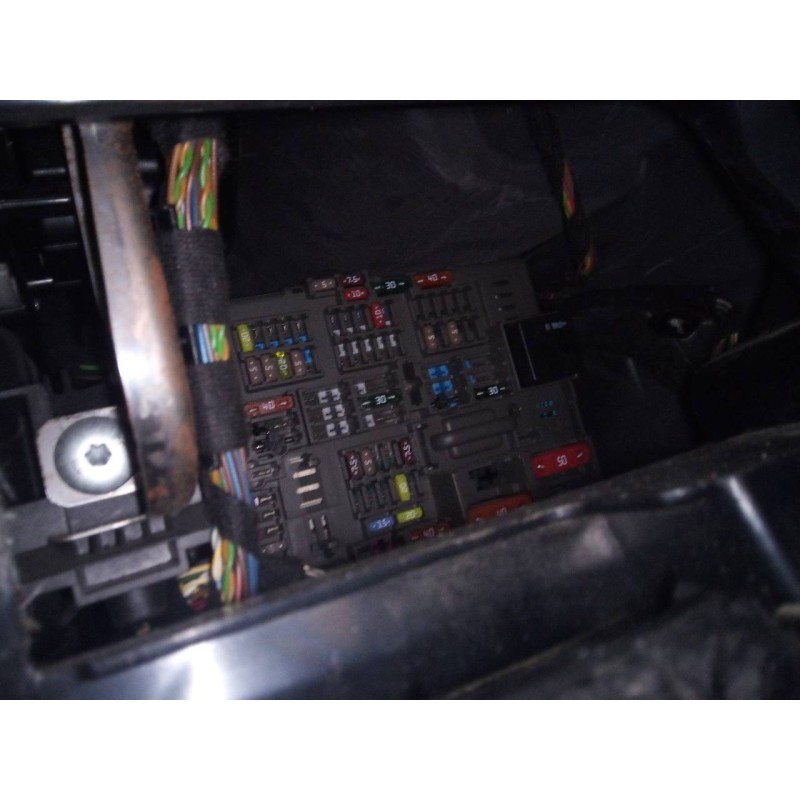 Recambio de caja reles / fusibles para bmw serie 1 berlina (e81/e87) 118d referencia OEM IAM   