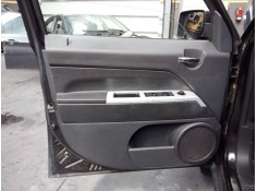 Recambio de guarnecido puerta delantera izquierda para chrysler jeep patriot limited referencia OEM IAM   