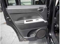 Recambio de guarnecido puerta trasera izquierda para chrysler jeep patriot limited referencia OEM IAM   