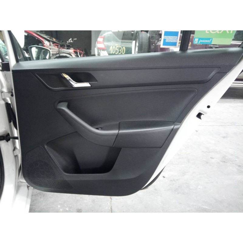 Recambio de guarnecido puerta trasera derecha para skoda rapid active referencia OEM IAM   