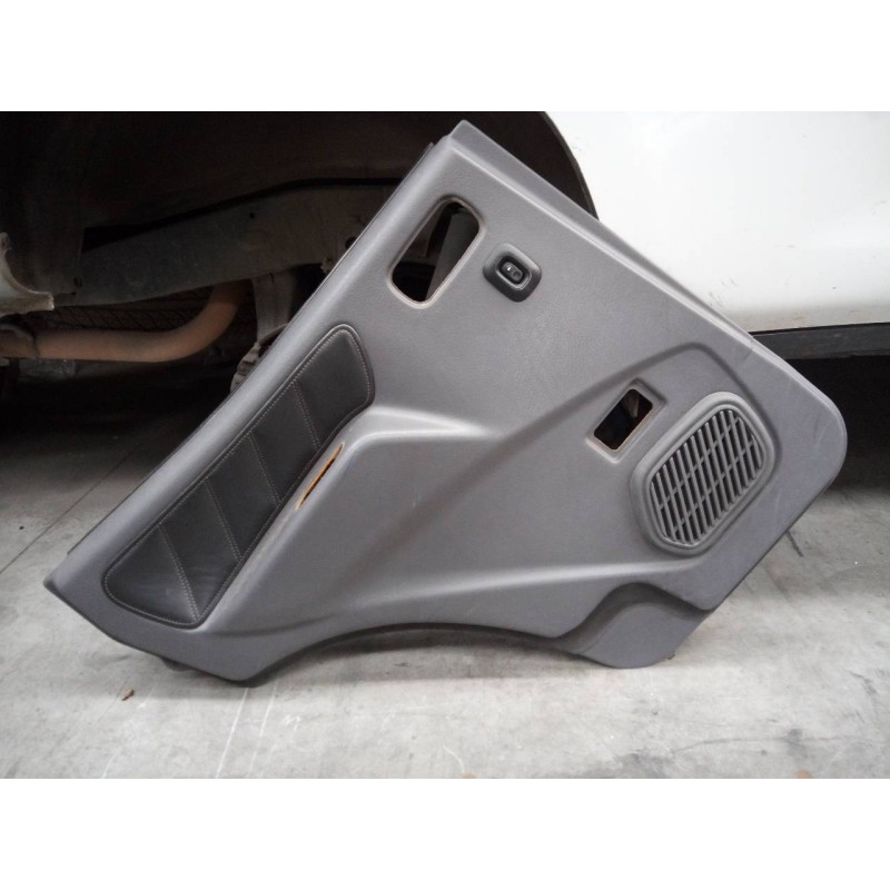 Recambio de guarnecido puerta trasera izquierda para nissan terrano/terrano.ii (r20) elegance referencia OEM IAM   