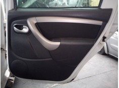 Recambio de guarnecido puerta trasera derecha para dacia duster laureate 4x2 referencia OEM IAM   