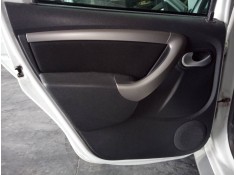 Recambio de guarnecido puerta trasera izquierda para dacia duster laureate 4x2 referencia OEM IAM   