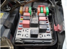 CAJA RELES / FUSIBLES 