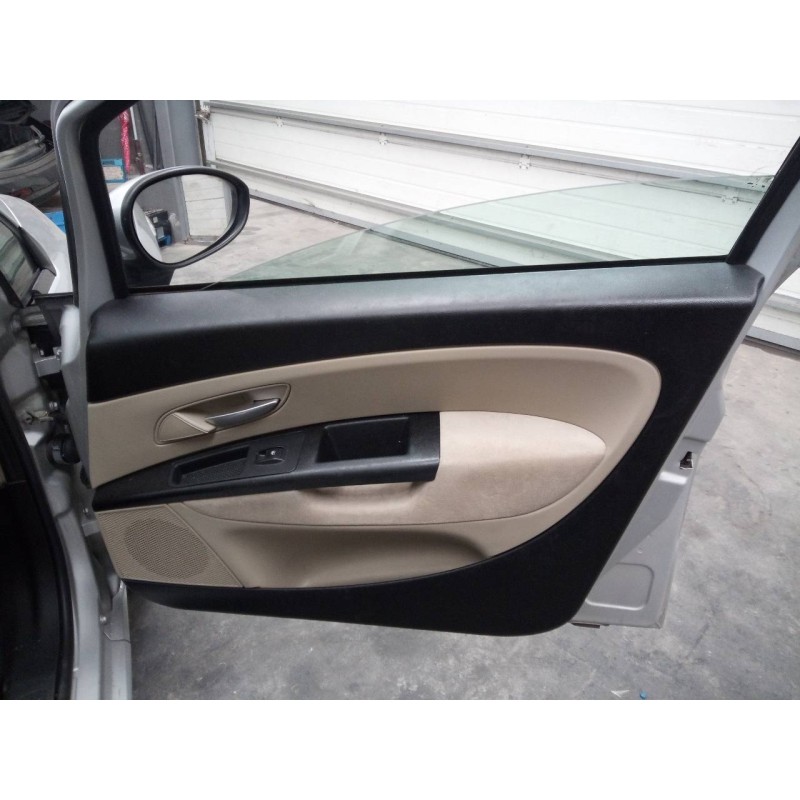 Recambio de guarnecido puerta delantera derecha para fiat linea (110) emotion referencia OEM IAM   