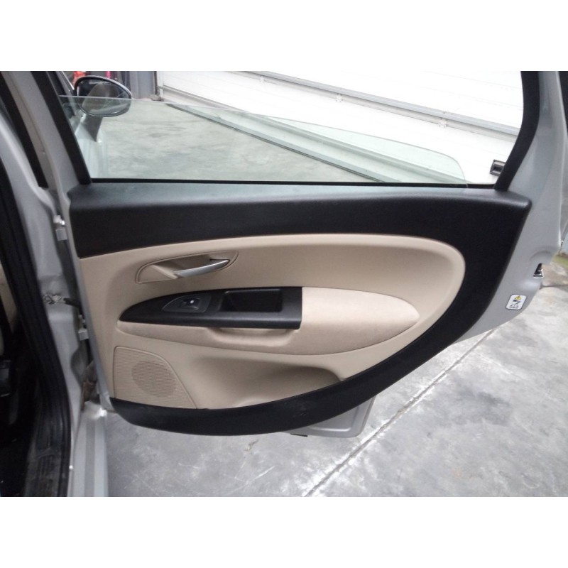 Recambio de guarnecido puerta trasera derecha para fiat linea (110) emotion referencia OEM IAM   