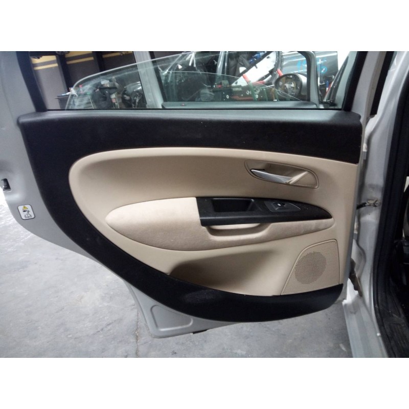 Recambio de guarnecido puerta trasera izquierda para fiat linea (110) emotion referencia OEM IAM   